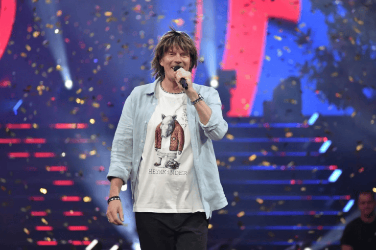 Mickie Krause mit neuem Song „Ich mach mein Ding“ – uns verriet er: „Wir wollten musikalisch einfach was völlig anderes machen“