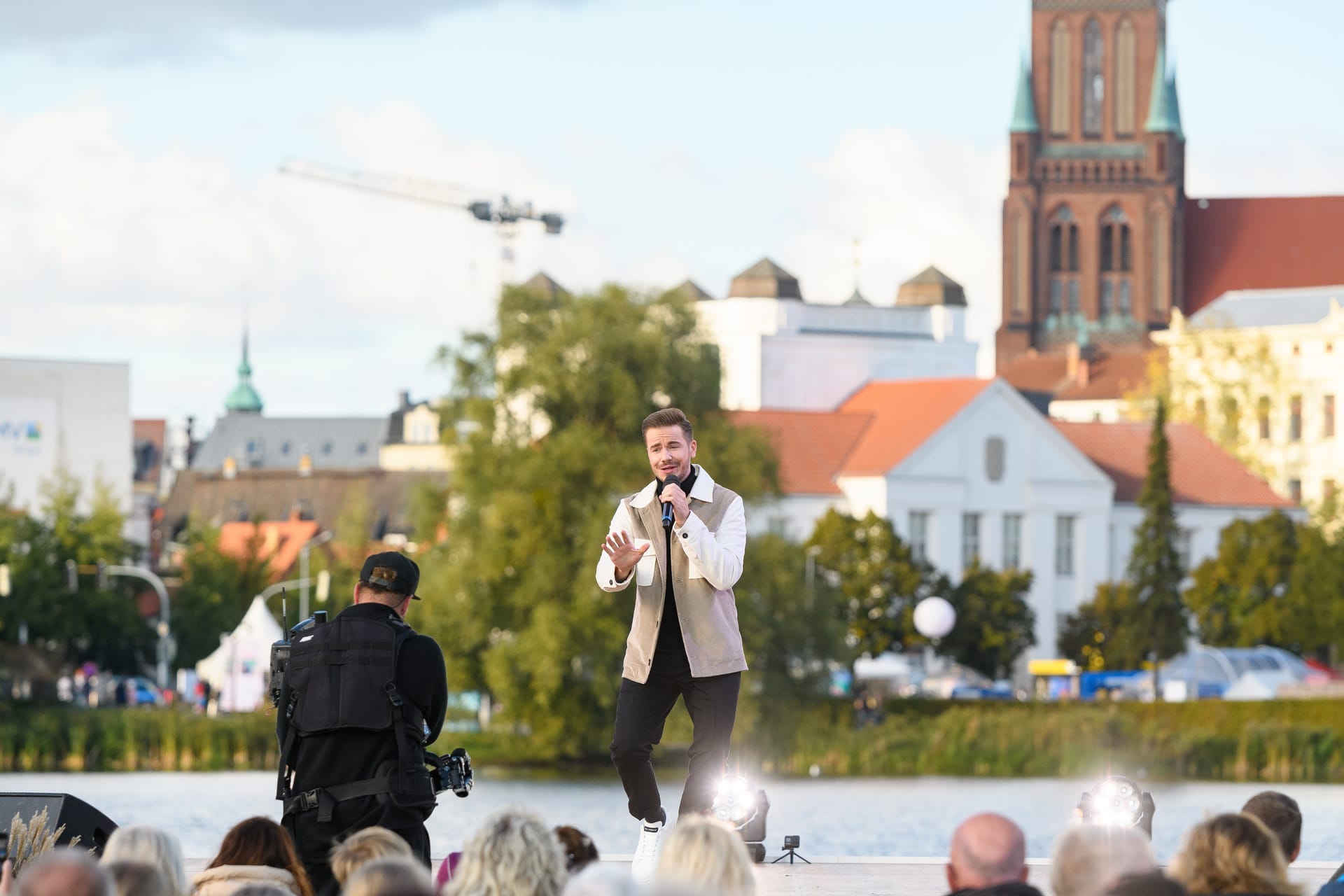 Eric Philippi singt uns "Ich liebs".