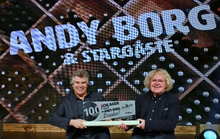 Andy Borg wird bei Konzert in Gersthofen mit Award überrascht!