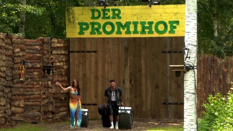 B2uhmdojkl3n Der Promihof 04 Aurelia Maki