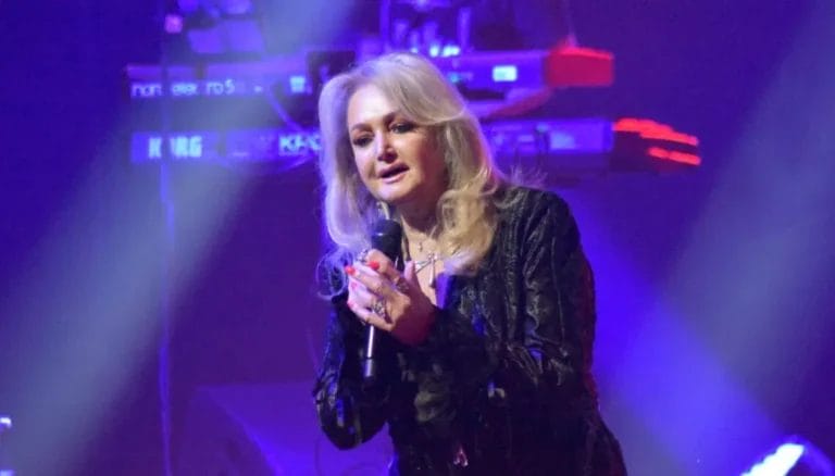 Bonnie Tyler nach Not-Operation im Koma! DAS sagt ihr Management!