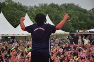 Elbstrand-Festival auf Krautsand: Über 4100 Fans trotzten dem Regen und brachten den Deich zum wackeln! &raquo; Elbstrand-Festival
