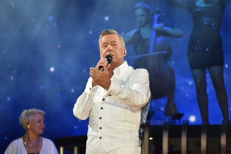 Roland Kaiser verletzt! DJ Ötzi springt bei Wiener Wirtschaftsball ein!