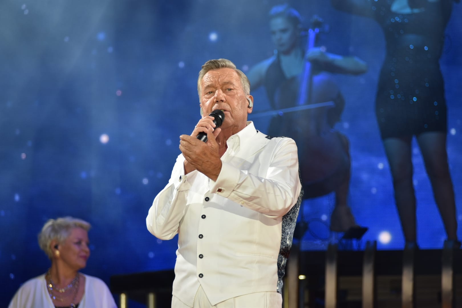 Roland Kaiser verletzt! DJ Ötzi springt bei Wiener Wirtschaftsball ein!