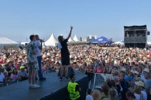 Elbstrand-Festival in Otterndorf: 4000 Zuschauer feierten buntes Lineup, einer schaute von Oben zu &raquo; Elbstrand-Festival