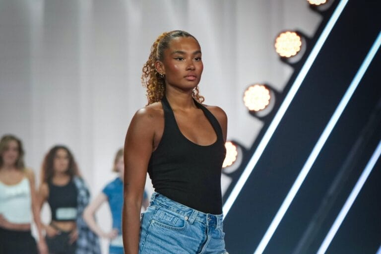 GNTM 2026 Aurélie im Interview: „Mein Bekanntenkreis sagt mir, dass ich auf jeden Fall das Potenzial zum Modeln habe“