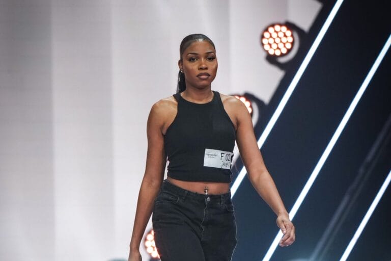 GNTM 2026 Janet im Interview: „Meine Zwillingsschwester und ich sehen immer von Kopf bis Fuß gleich aus“