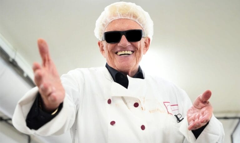 Heino bringt Deutschland-Schokolade raus und reagiert auf kritische Stimmen: "Der Handel zittert anscheinend"