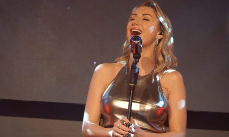 Anna-Carina Woitschack: Vater Wendolin überrascht sie bei Konzert in Düsseldorf und rührt sie zu Tränen!