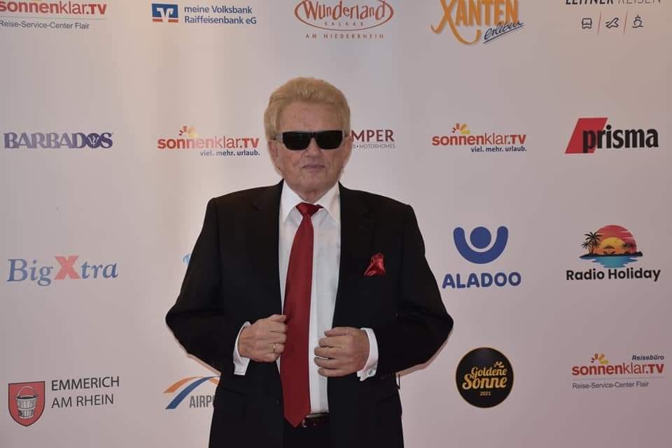 Heino: Privataudienz beim Papst! DIESES Geschenk brachte er ihm mit!