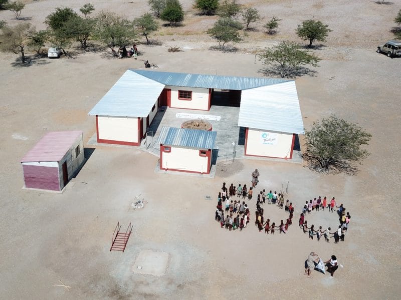 © FLY & HELP Reiner Meutsch und seine Stiftung FLY & HELP feiern 600. Schuleinweihung »