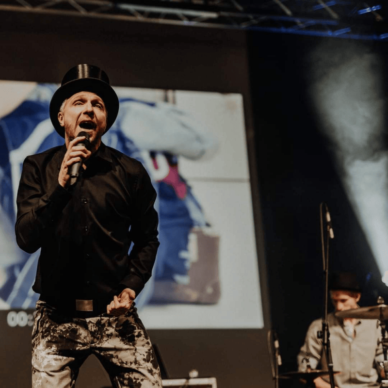 Mave O'Rick: Revolutionäres Liveprogramm sorgt wahrlich für ein „Tohuwabohu“ &raquo;