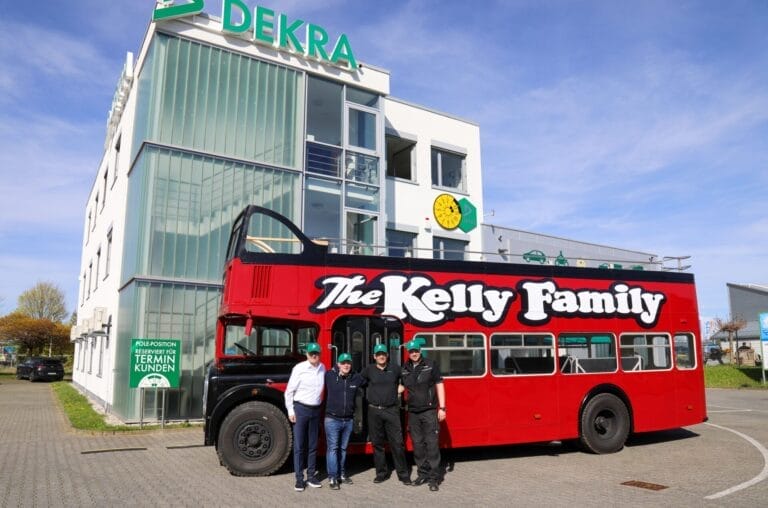 Kelly Family Bus: Joey Kelly macht legendären Doppeldecker wieder fit – und will damit nach Wacken!