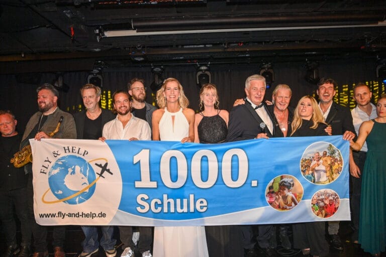Mit Maite Kelly, Johnny Logan uvm: Gala-Kreuzfahrt von Fly & Help ein voller Erfolg! 18 weitere Schulen können gebaut werden!