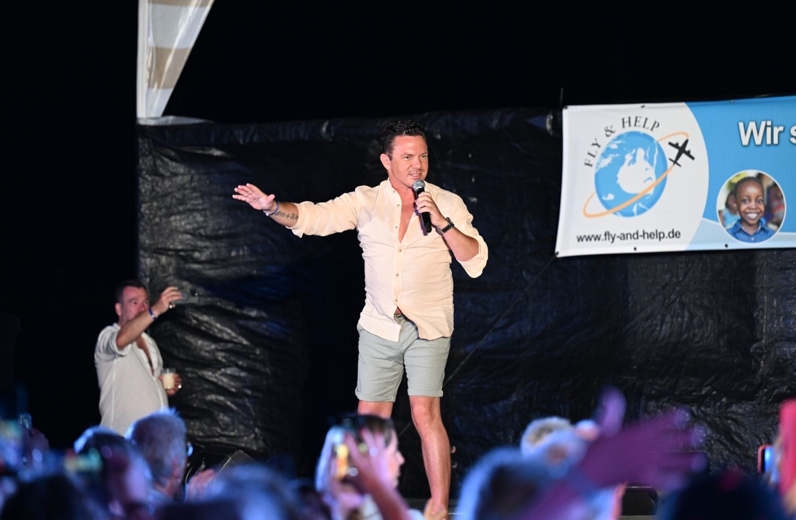 "Nacht des deutschen Schlagers" 2024: Die schönsten Fotos des Benezifkonzertes mit Stefan Mross, Johnny Logan & Co.