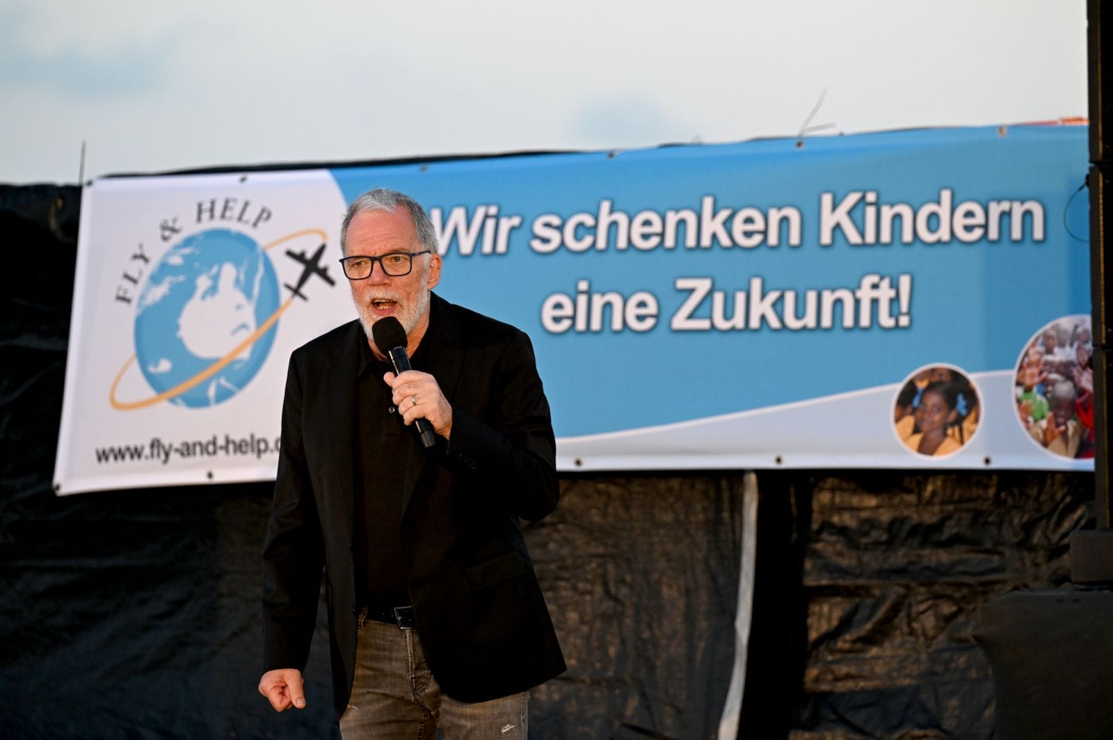 "Nacht des deutschen Schlagers" 2024: Die schönsten Fotos des Benezifkonzertes mit Stefan Mross, Johnny Logan & Co.
