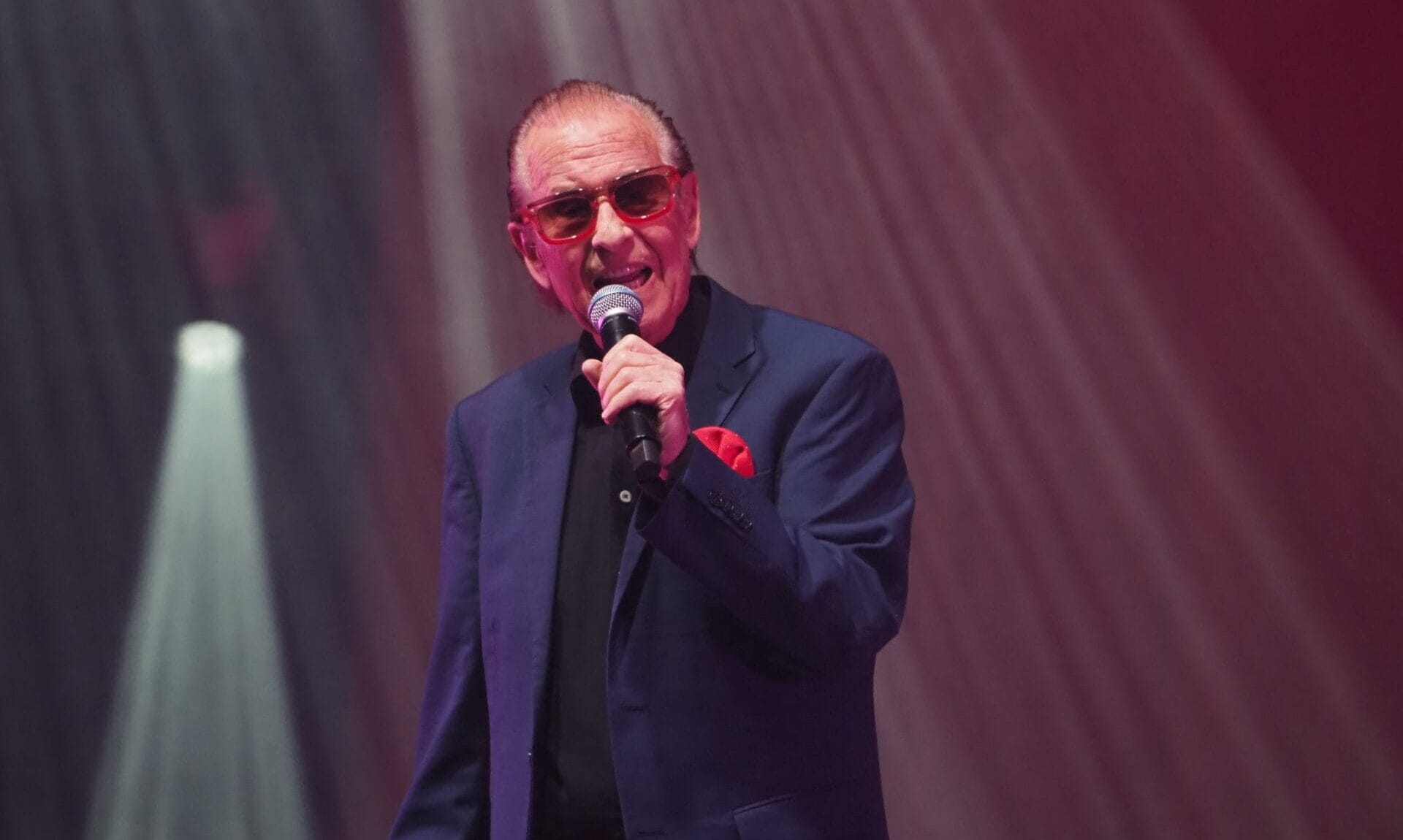 Michael Holm spricht über wegbrechende Schlager-Plattformen und betont: Dieter Thomas Heck hat den „Schlager in seiner ZDF-Hitparade auf ein Podest gehoben“