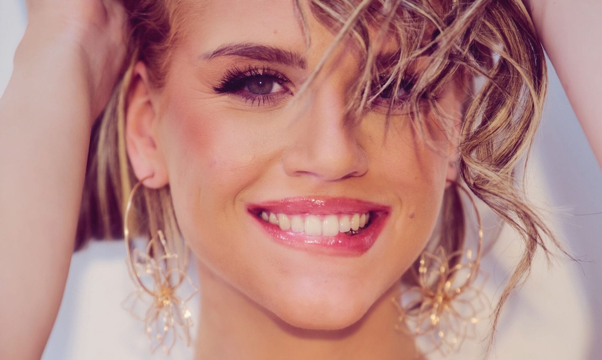 Pia-Sophie geht mit neuem Song „Rien Ne va Plus“ neue Wege: „Da war eine gewisse Sehnsucht, die ich am Schlager liebe“