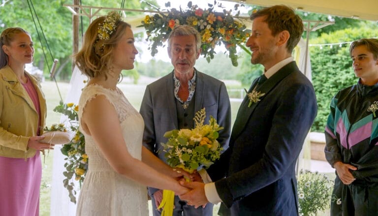 „Rote Rosen“ Vorschau nächste Folge am 03.11.25: Gerät die Hochzeit in Gefahr?