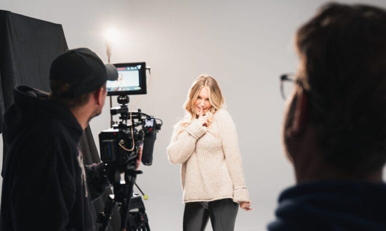 Sonia Liebing: Top-exklusive Fotos zu neuem Musikvideo "Sag ihr nichts von mir"