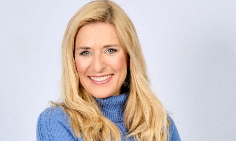 Stefanie Hertel legt „An das Postamt Wolke 7“ pünktlich zum „Adventsfest der 100.000 Lichter“ neu auf