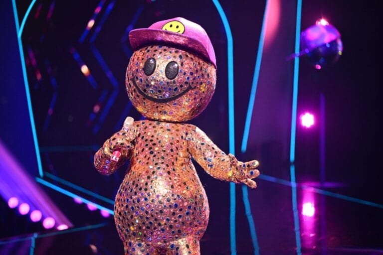 „The Masked Singer“: Erste Maske entlarvt! SIE steckte im Smiley-Kostüm!