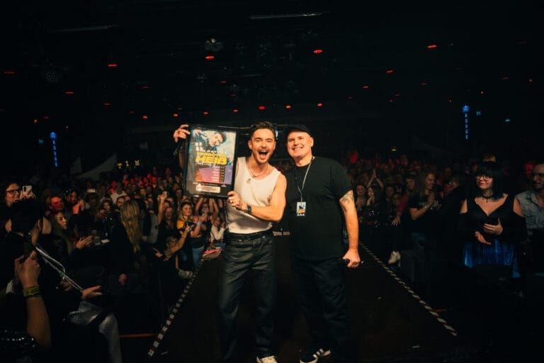 Tim Peters bei „Verboten Heiß“-Tourfinale mit Award überrascht!