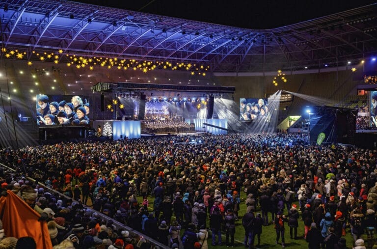 Vincent Gross moderiert "Weihnachten im Stadion 2024": Alle Gäste, Sendetermin & mehr