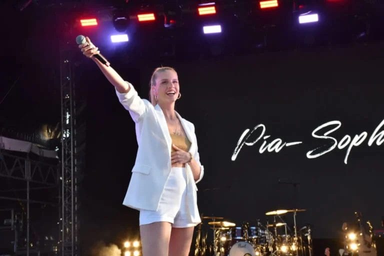 ZDF-Fernsehgarten: Fällt DIESER Gast aus? Kommt Pia-Sophie wie in der "Schlagerhitparade" erneut solo?